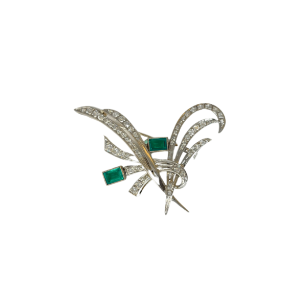 Broche en platine diamants et pierres vertes