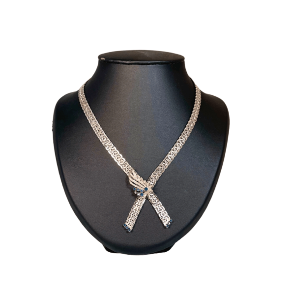 Collier en or blanc et saphirs